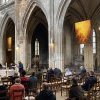 Messe paroissiale au milieu des œuvres